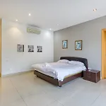 Seaview Luxury 3br In Sliema