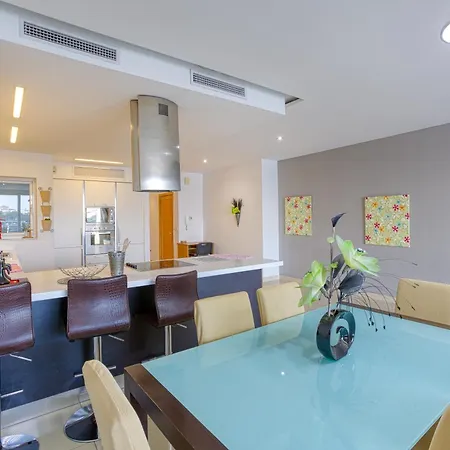 Seaview Luxury 3br In Apartment