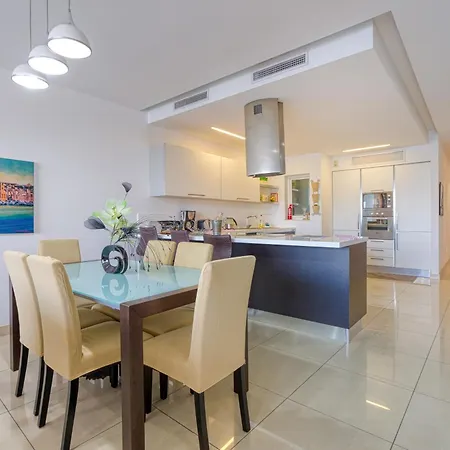 Seaview Luxury 3br In Apartman