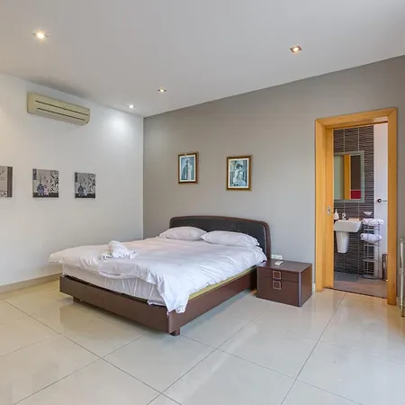 Lejlighed Seaview Luxury 3br In