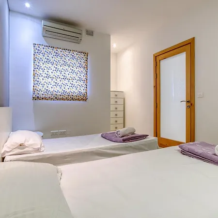 Seaview Luxury 3br In Sliema