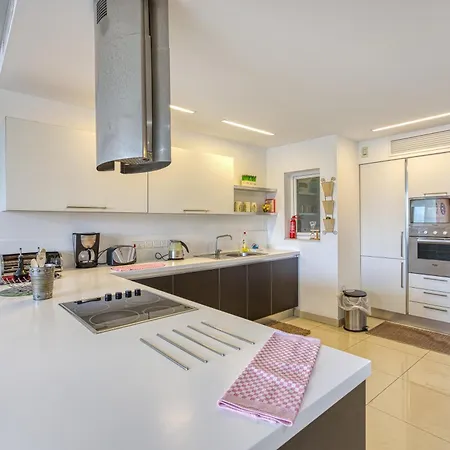 Seaview Luxury 3br In Apartman