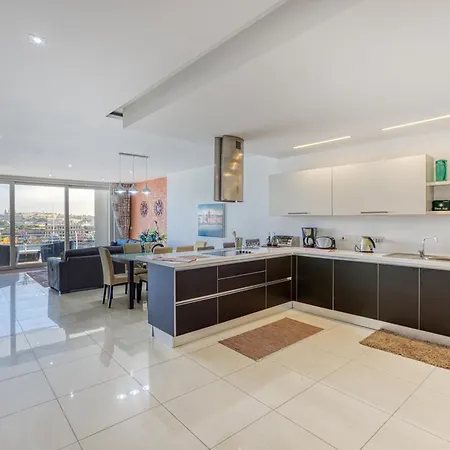 Seaview Luxury 3br In Apartment Sliema