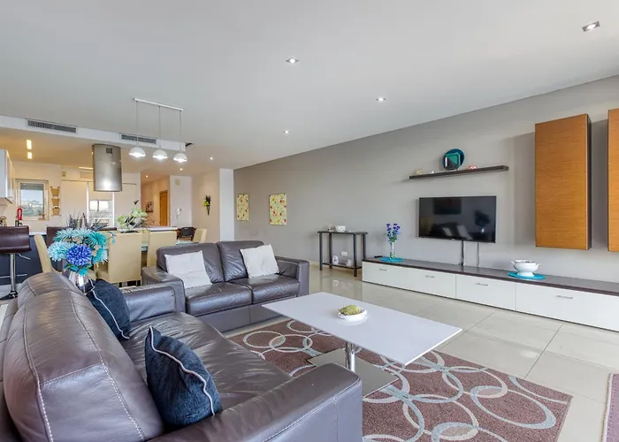 Seaview Luxury 3br In Sliema