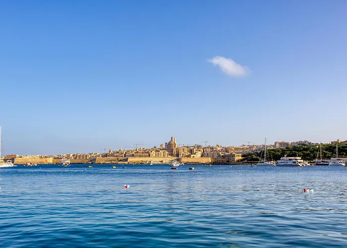 Seaview Luxury 3br In Sliema