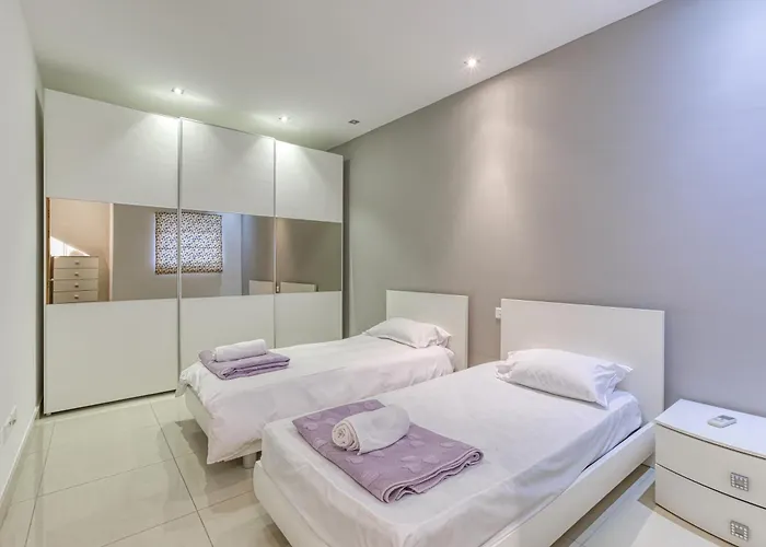 Seaview Luxury 3br In * Sliema