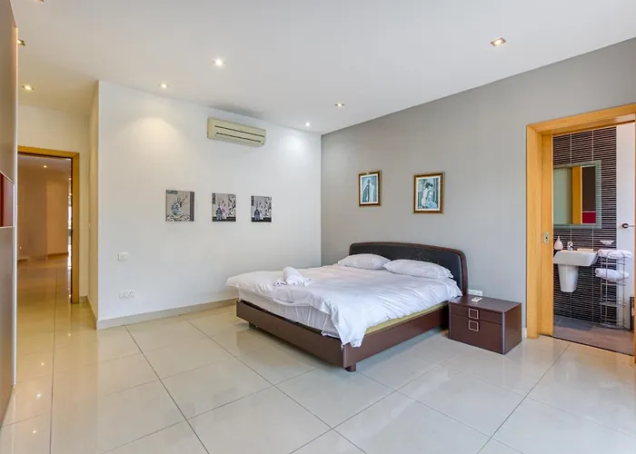 Seaview Luxury 3br In Слима