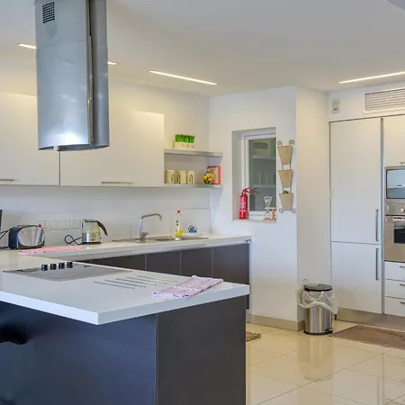 Seaview Luxury 3br In * Sliema